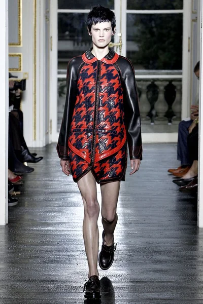 Look 3